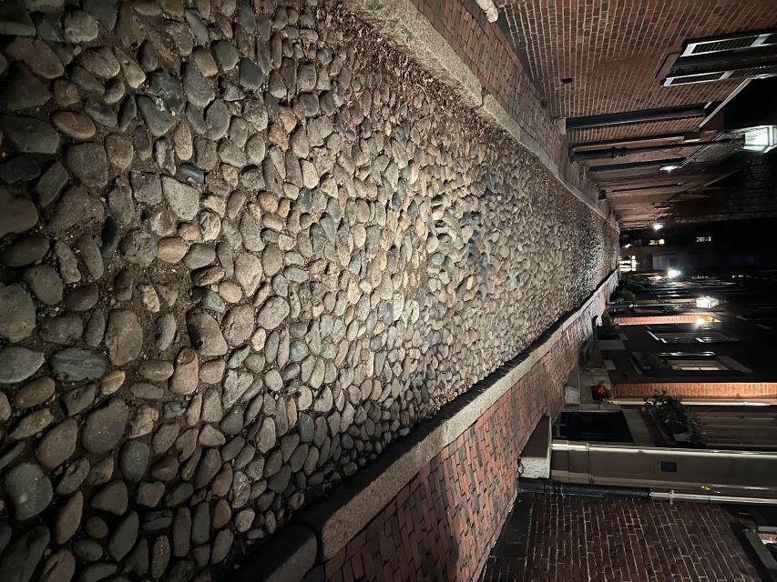 Boston: Beacon Hill True Crime Walking Tour - Starting at the Massachusetts State House and Getting Your Bearings