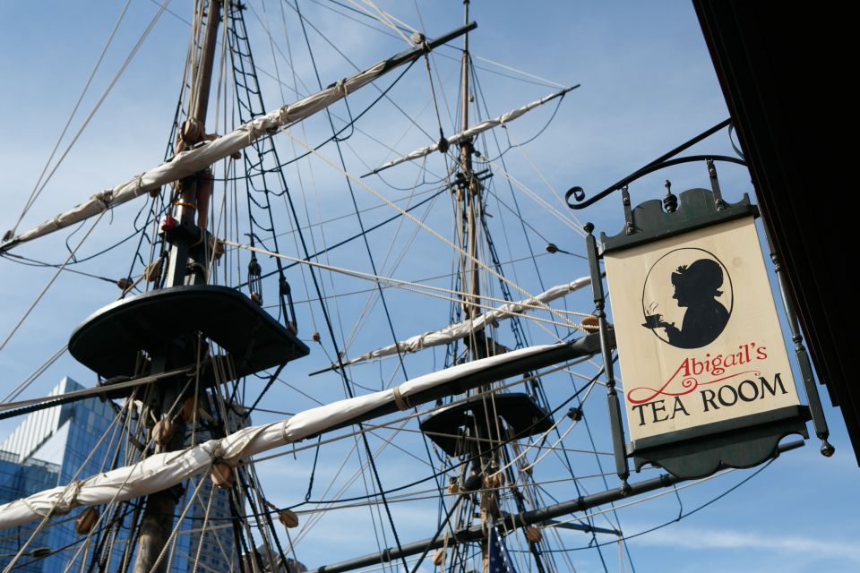Boston: Boston Tea Party Ships and Museum Interactive Tour - Arriving at the Congress Street Bridge: your timed start
