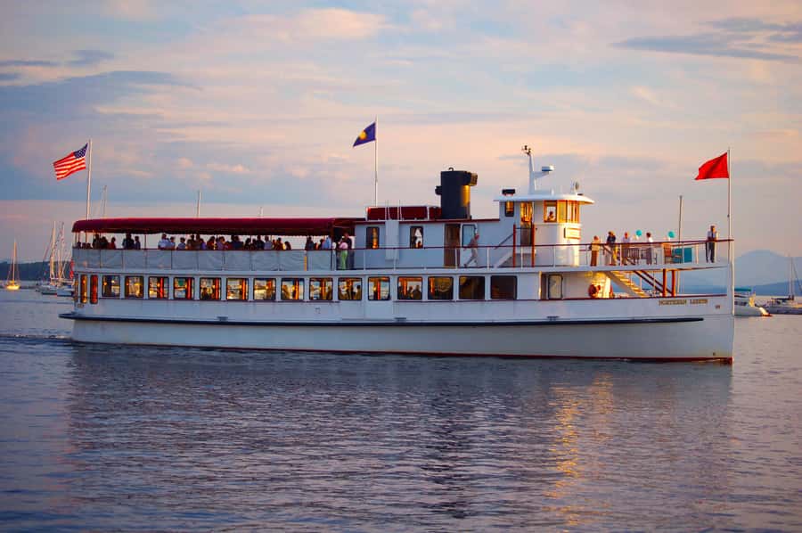 Boston: City Lights Sightseeing Cruise on Classic Boat - Meeting Rowes Wharf: Getting to the Northern Lights