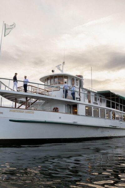 Boston: Cocoa and Carols Holiday Cruise - Getting to 60 Rowes Wharf without stress
