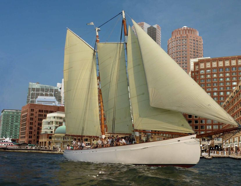 Boston: Downtown Harbor Sailing Cruise - The landmark route: Aquarium, Fish Pier, Fan Pier, and Castle Island