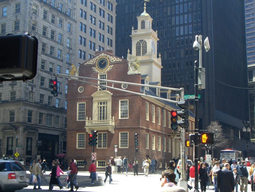 Boston: Freedom Trail History and Architecture Walking Tour - Getting Your Bearings on the Freedom Trail in 70 Minutes