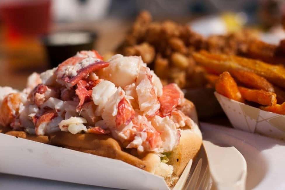 Boston: Guided Seafood Tasting and History Tour - Seaport District to the Boston Harborwalk: Walk, Look, Eat