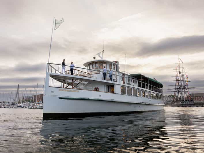 Boston Harbor: Winter Holiday Weekend Brunch Cruise - Groups, tables, and the social reality of a brunch cruise