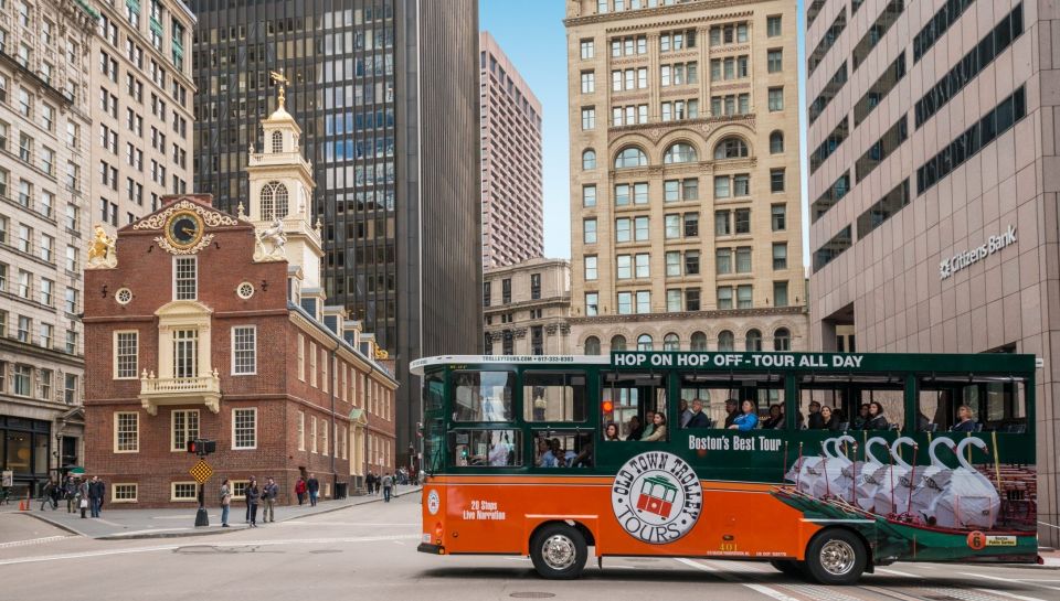 Boston: Hop-on Hop-off Old Town Trolley Tour - Comfort on enclosed double-deckers: sound and seating realities
