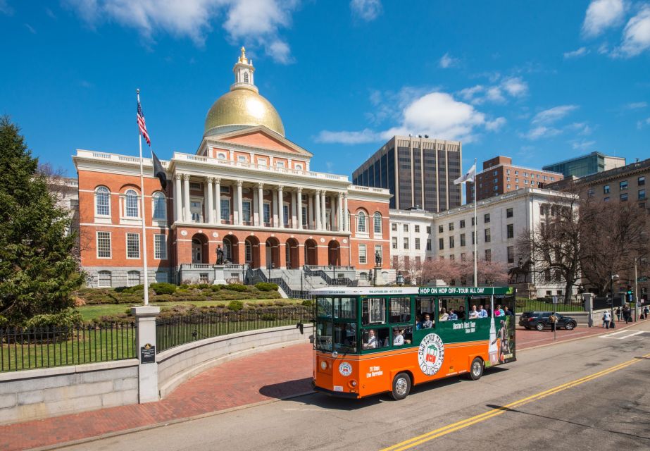 Boston: Hop-on Hop-off Old Town Trolley Tour - Green City Tour: Aquarium to Beacon Hill in one smooth circuit
