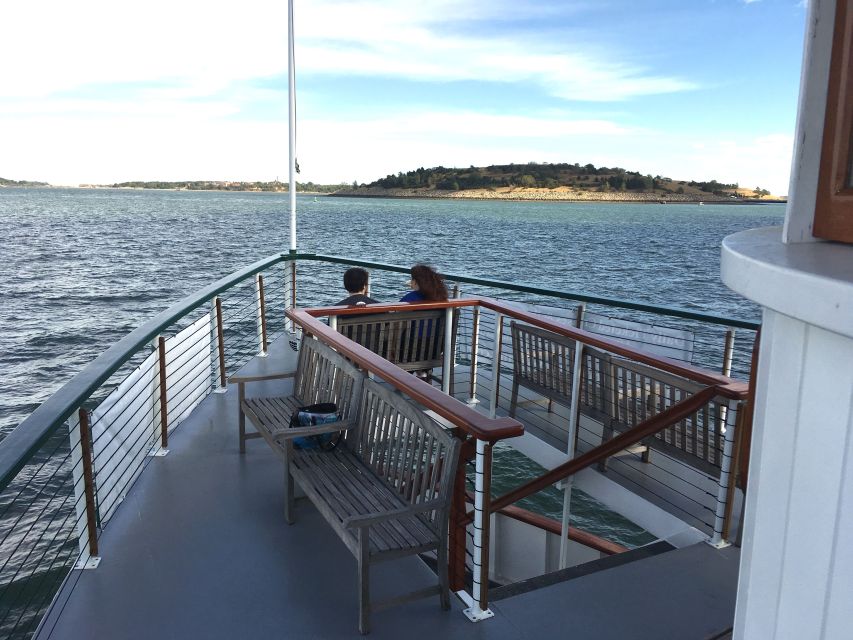 Boston: New England Harbor Cruise - Captain narration: enough context to connect the dots