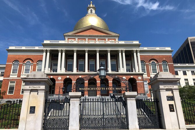 Boston Record Breakers: Self-Guided Scavenger Hunt - Arlington Street Church: architecture and history across from the Public Garden