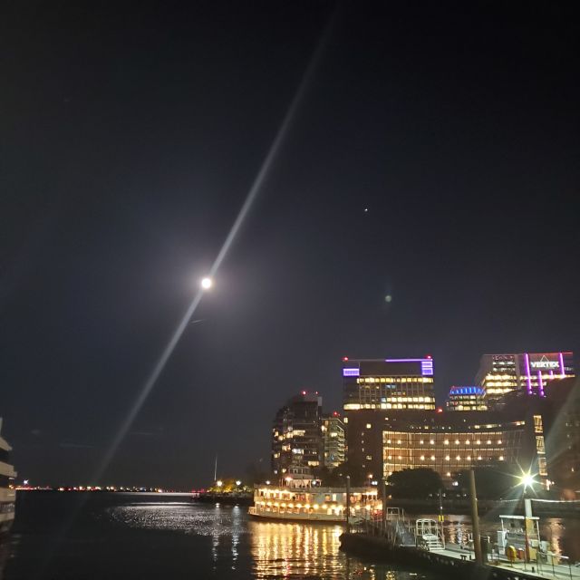 Boston: Scenic Moonlight Harbor Cruise - Onboard Experience: Seats, Sea Air, Snacks, and the Background Radio