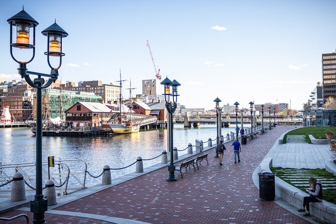 Boston Seafood & Freedom Trail Walking Tour - Downtown Crossing to Old City Hall: the bronze donkey moment