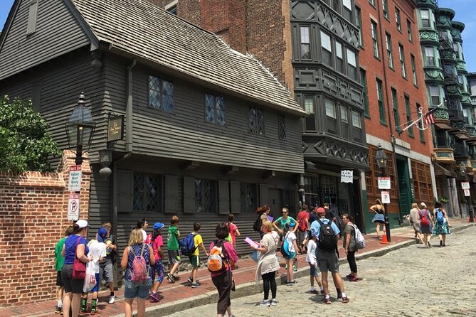 Boston Seafood Lovers Food and History Walking Tour - HarborWalk and Long Wharf: classic seafood right where the water matters