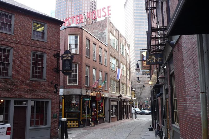 Boston Sightseeing Tour - a fully-narrated driving tour - Fenway Park, Red Sox, and the Modern Boston Thread