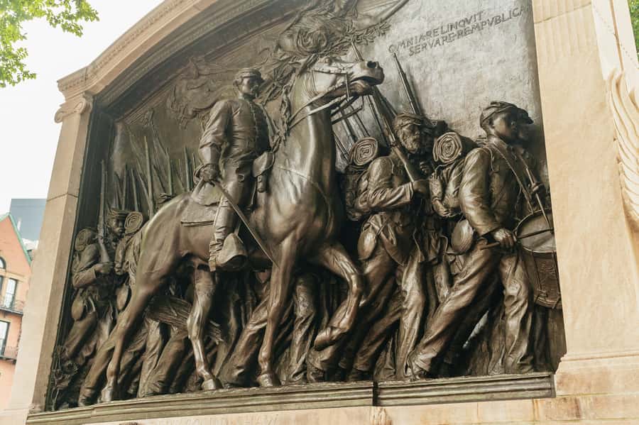 Boston's Freedom Trail: A Revolutionary Walking Tour - Guides Make or Break It: The Humor-Plus-Storytelling Style