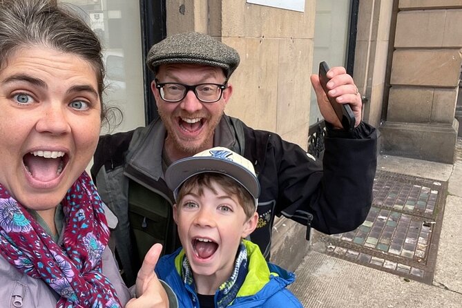 Cambridge Quest: Self Guided City Walk & Immersive Treasure Hunt - The App, the Clues, and the Point System: How You Actually Play