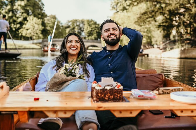 Cambridge - Shared Punting Tour - Guides: Humor, Facts, and Paying Attention to What You’re Looking At