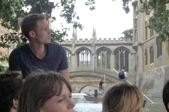 Cambridge University Colleges Guided Punting Tour - The Pink Floyd pub story and the first bridge glide