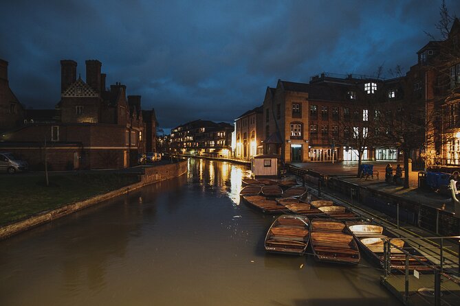 Cambridge University Ghost Tour by Alumni™ - Rain, Timing, and What to Wear on a 60-Minute Spooky Stroll