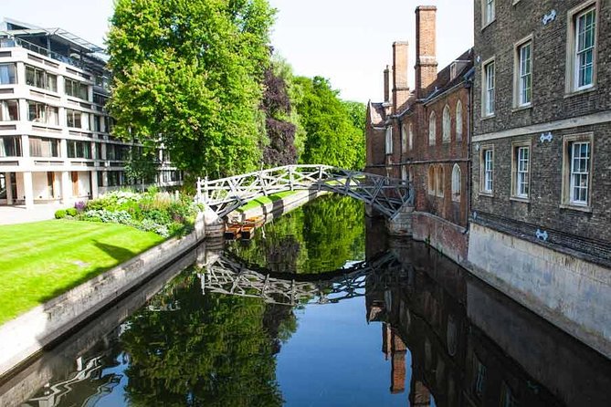 Cambridge University With Alumni: Optional Kings College Entrance - Stop 3: Pembroke College and Why Some Interiors Stay Off-Limits