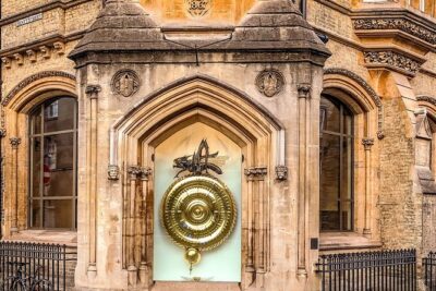 Cambridge's History & Secrets with Self-Guided Walking Tours - Stop 1: Cambridge Instagram Photo Spots on Pretty Streets