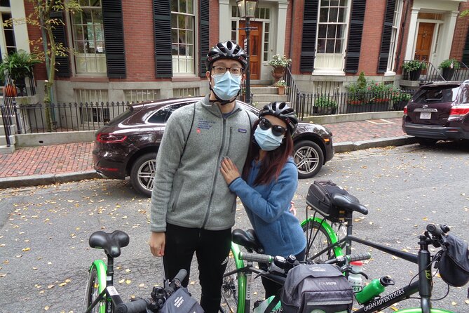 Comfort Hybrid Boston City Bike Rental - Beacon Hill: brownstones just a short hop away