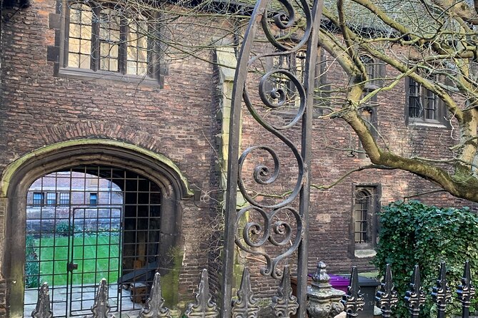 Creepy Cambridge - Cambridge's Most Entertaining Ghost Walk - Who This Tour Fits Best (and Who Might Want Something Else)