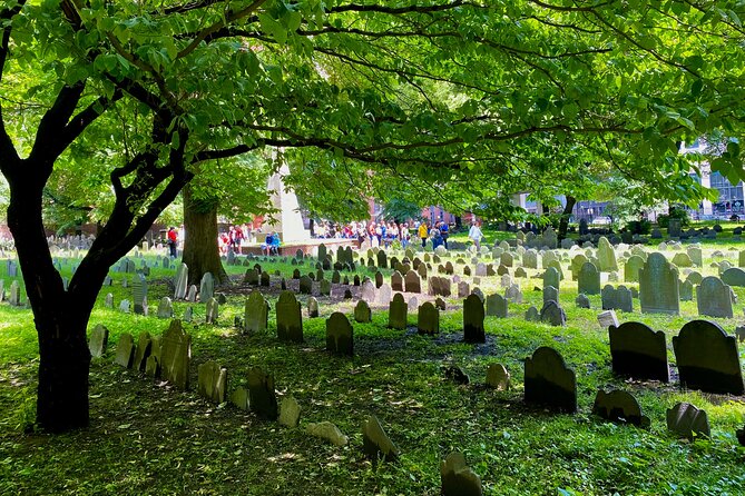 Freedom Trail Guided Walking Tour (SMALL GROUP) - King’s Chapel, the Franklin statue, and Old Corner Bookstore