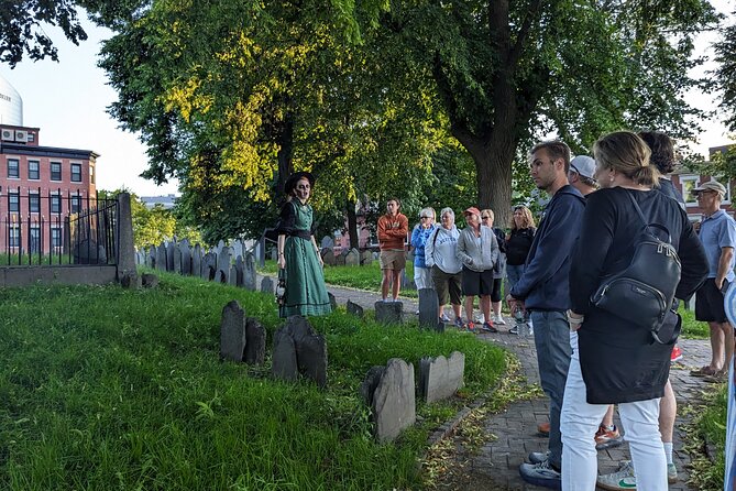 Ghosts and Gravestones Boston Nightwalk - Timing and pace: a tight 8:15 pm night walk