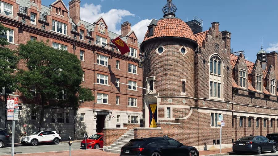 Harvard: America's oldest university - walking tour in French - Where the tour starts: Harvard Square, then straight into Harvard’s world