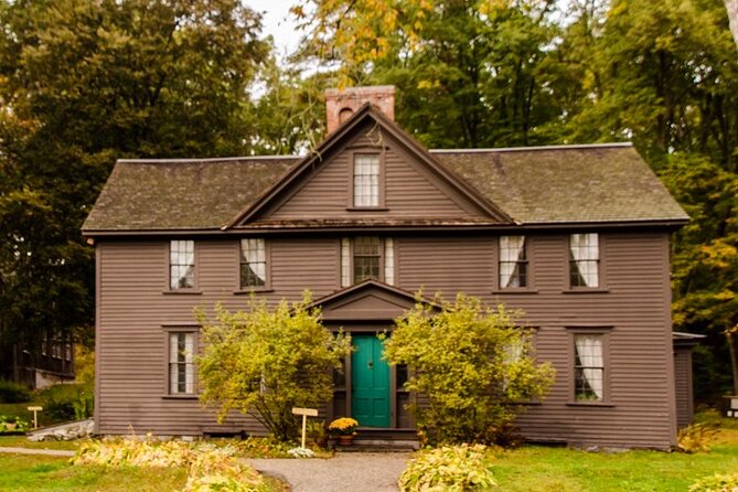 Lexington & Concord 3 hour private tour from Boston - Buckman Tavern and the Battle Road Trail: following the route, not just the rumor