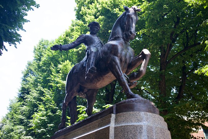 North End Bakery & Cafe Tour - Paul Revere Statue Stop: Photo Spot With a Real Connection
