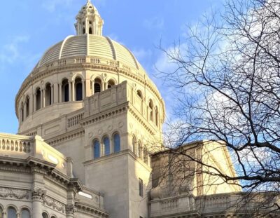 Old Boston: Beacon Hill & Back Bay Walking Tour in French - Meeting at the Boston Foundation Monument: Easy Start, Clear Focus