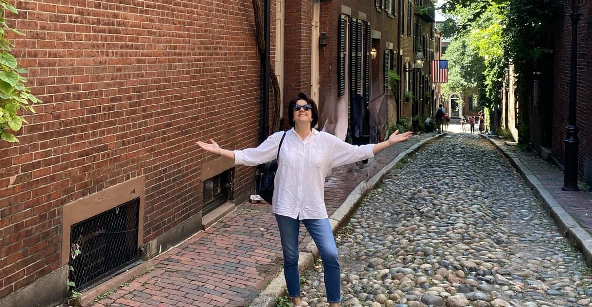 Old Boston: Beacon Hill & Back Bay Walking Tour in French - A 5-Minute Connector Stop: Where the Guide Re-sets the Story