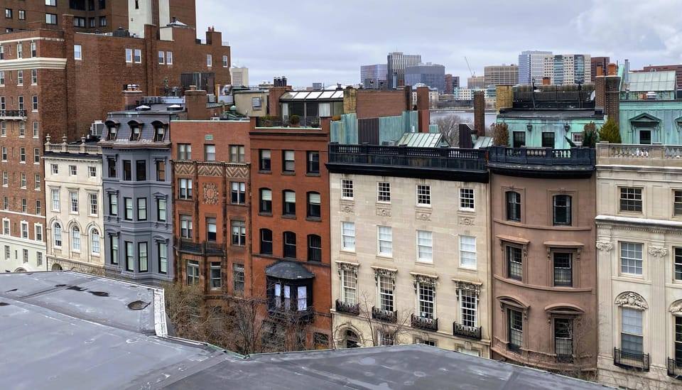 Old Boston: Beacon Hill & Back Bay Walking Tour in French - Newbury Street and Copley Square: Style, Symbols, and the Pace of Modern Boston
