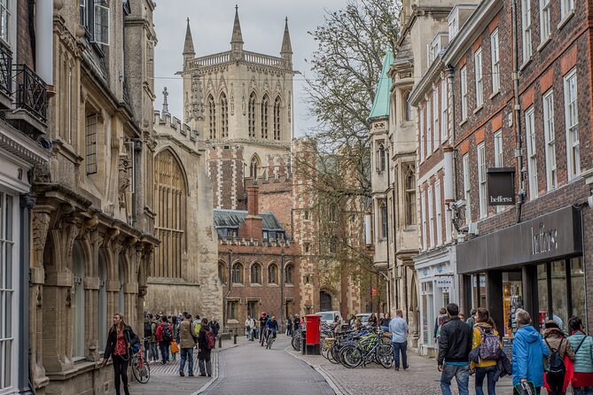 Private | Cambridge University Tour By Alumni™ & King's Chapel - Meet Your Alumni Guide at King’s College (And Spot Them Fast)