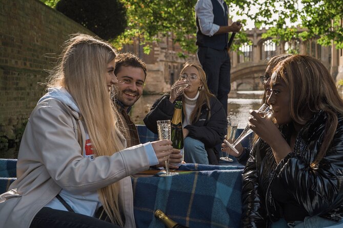 Punting Tour in Cambridge - Queens’ College and the Mathematical Bridge: spotting the details