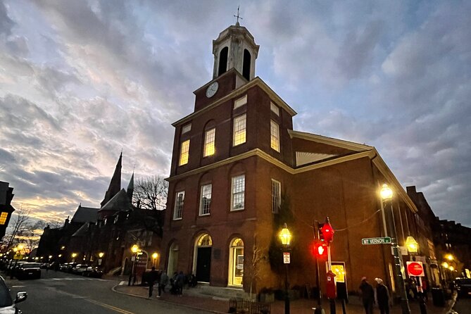 Self-Guided Boston Christmas Tour - Pinckney Street: Authors, Traditions, and the Photo Magnet
