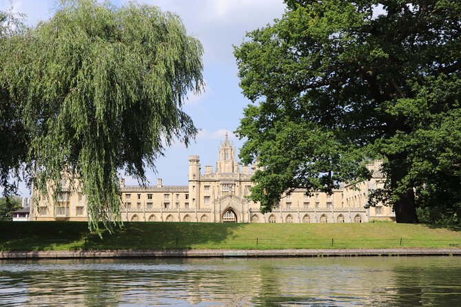 Shared Chauffeured Punt Tour - Wren Library, Trinity Bridge, and Garret Hostel Bridge