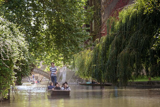 Shared Guided Punting Tour of Cambridge - How the Guide Makes the River Cam Story Click