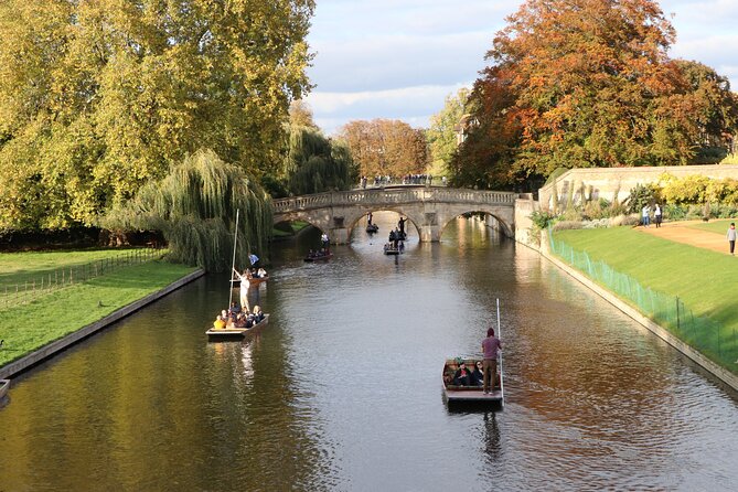 Shared Punt Tour - Cambridge - Magdalene College and Magdalene Bridge: the first “aha” stretch