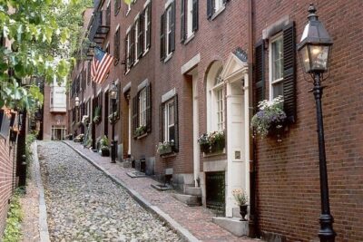 Walking Tour of Boston's Freedom Trail - Your opening stretch: Boston Town Crier into the Boston Massacre story
