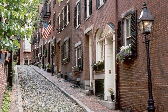 Walking Tour of Boston's Freedom Trail - Your opening stretch: Boston Town Crier into the Boston Massacre story